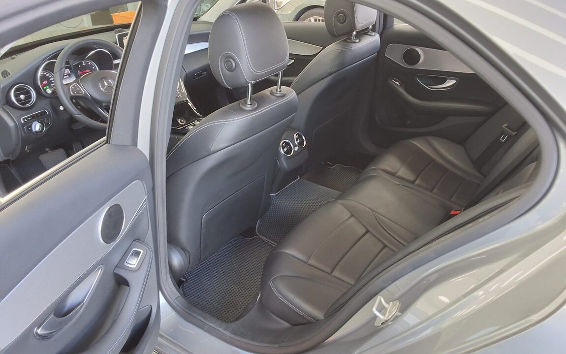 MERCEDES-BENZ C-CLASS (4TH GEN) C220 CDI BLUETEC AVANTGARDE 2015 - zdjęcie 12