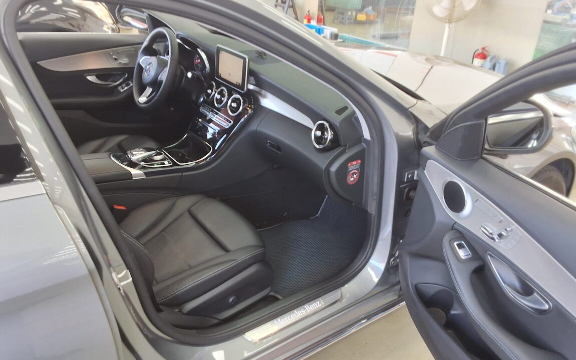 MERCEDES-BENZ C-CLASS (4TH GEN) C220 CDI BLUETEC AVANTGARDE 2015 - zdjęcie 14