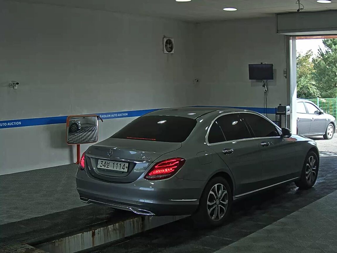 MERCEDES-BENZ C-CLASS (4TH GEN) C220 CDI BLUETEC AVANTGARDE 2015 - zdjęcie 5