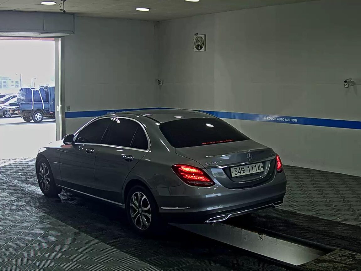 MERCEDES-BENZ C-CLASS (4TH GEN) C220 CDI BLUETEC AVANTGARDE 2015 - zdjęcie 6