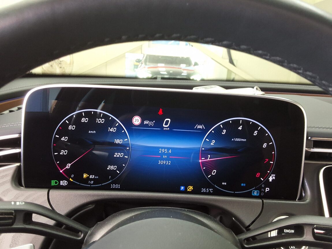 MERCEDES-BENZ E-CLASS (6TH GEN) E200 AVANTGARDE 2025 - zdjęcie 10