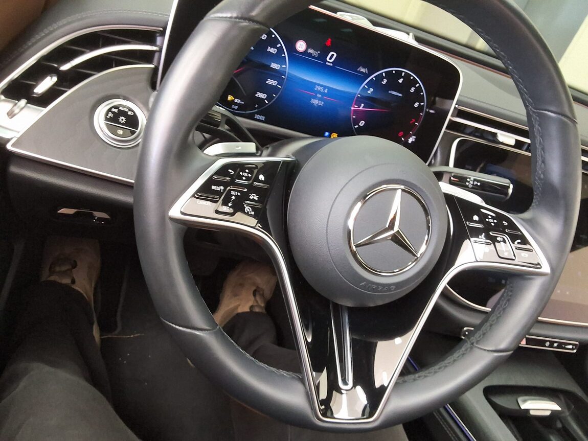 MERCEDES-BENZ E-CLASS (6TH GEN) E200 AVANTGARDE 2025 - zdjęcie 23
