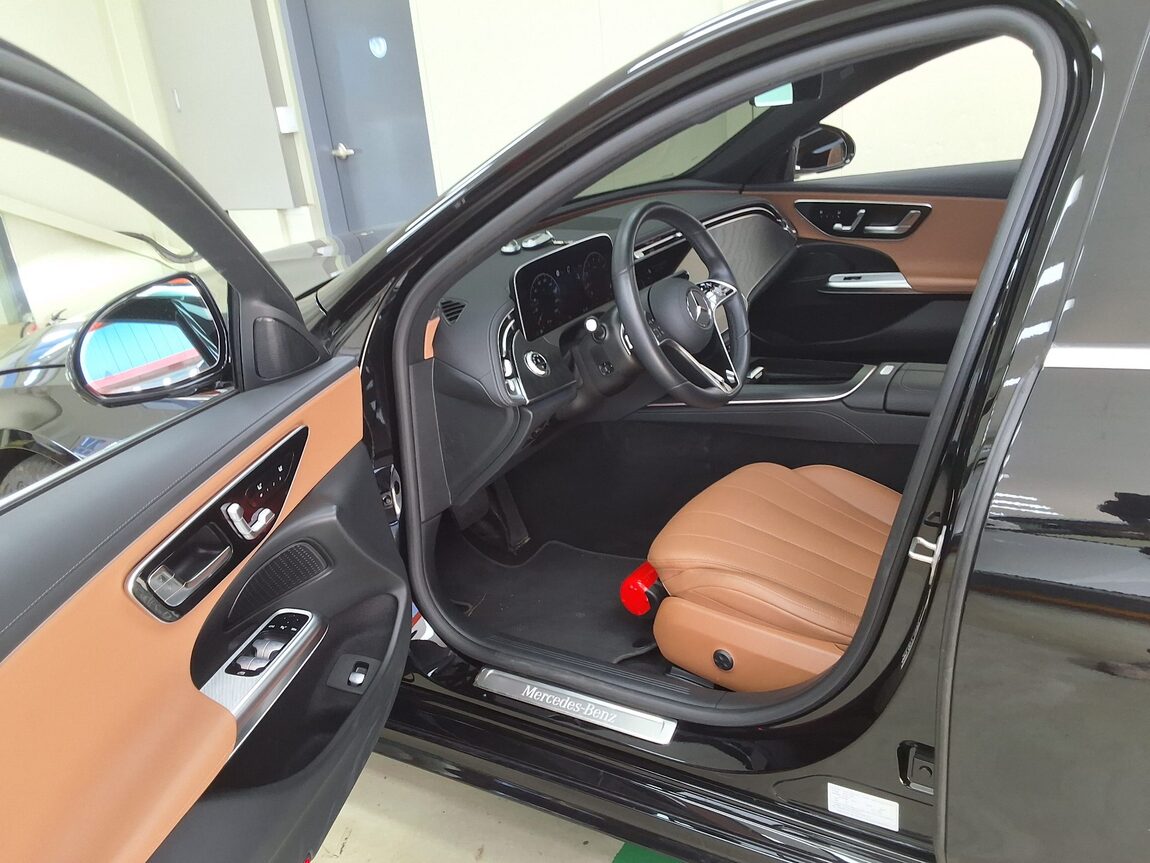 MERCEDES-BENZ E-CLASS (6TH GEN) E200 AVANTGARDE 2025 - zdjęcie 11