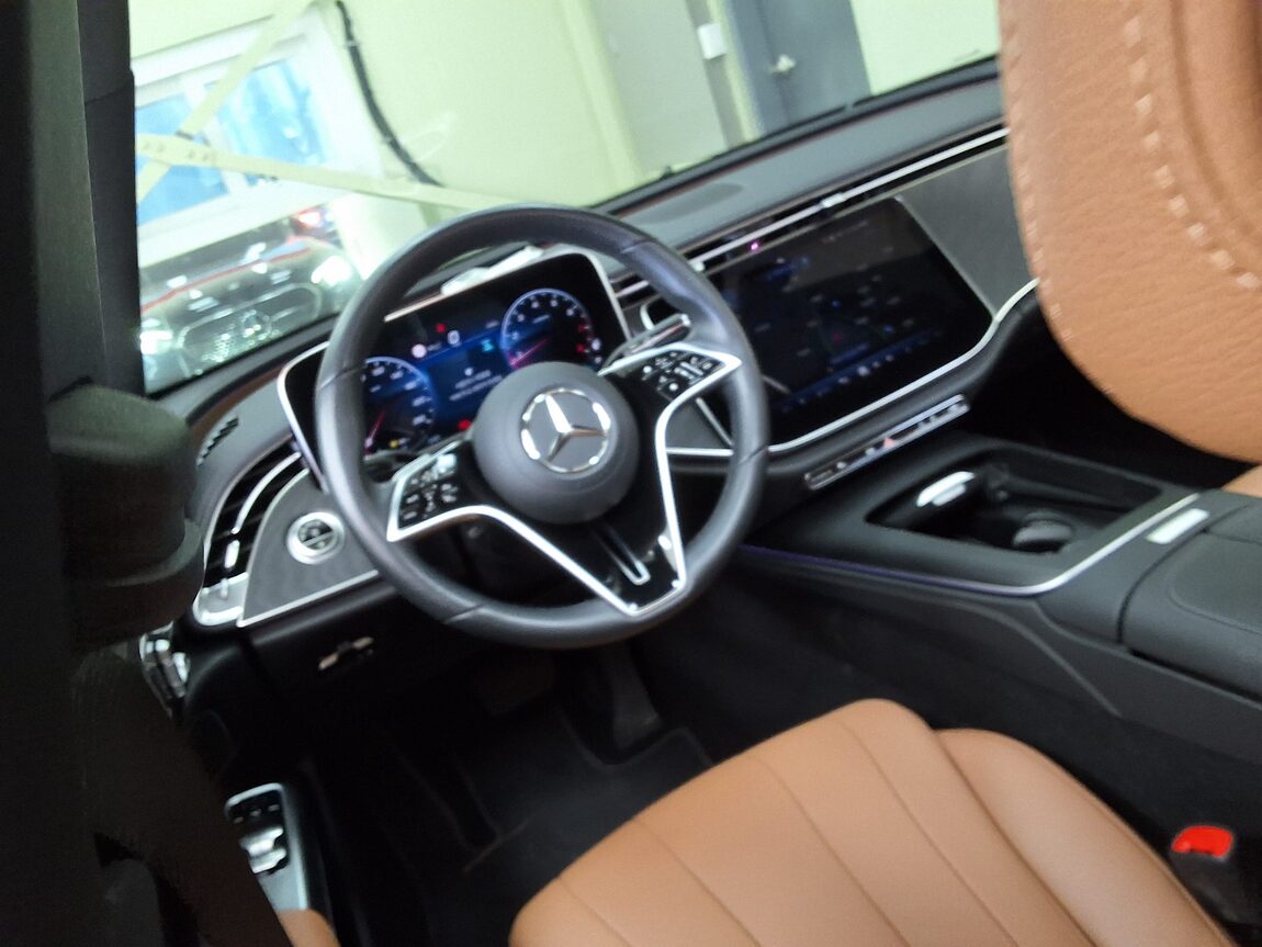 MERCEDES-BENZ E-CLASS (6TH GEN) E200 AVANTGARDE 2025 - zdjęcie 12