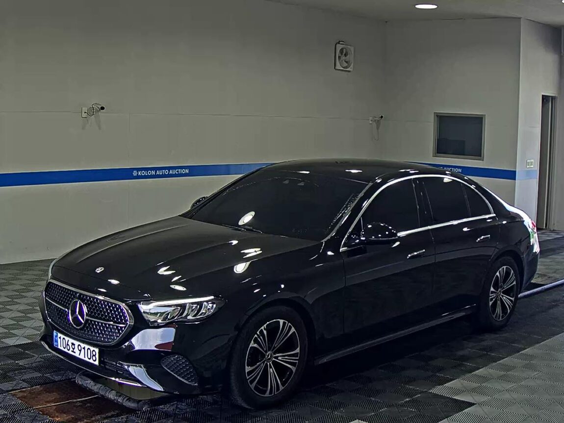 MERCEDES-BENZ E-CLASS (6TH GEN) E200 AVANTGARDE 2025 - zdjęcie 2