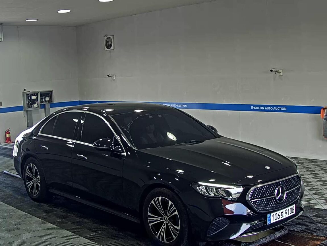 MERCEDES-BENZ E-CLASS (6TH GEN) E200 AVANTGARDE 2025 - zdjęcie 3