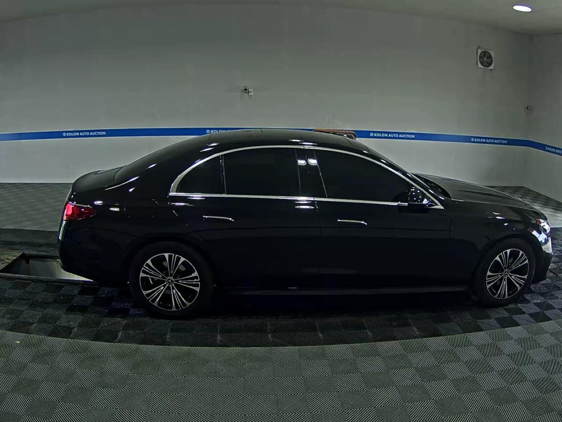MERCEDES-BENZ E-CLASS (6TH GEN) E200 AVANTGARDE 2025 - zdjęcie 4