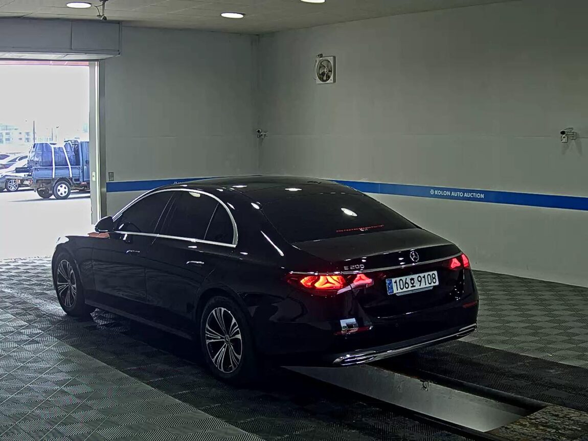 MERCEDES-BENZ E-CLASS (6TH GEN) E200 AVANTGARDE 2025 - zdjęcie 6