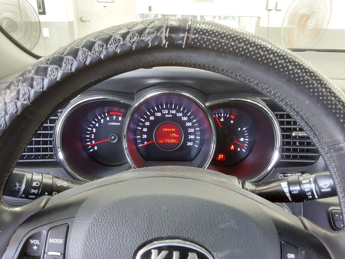 KIA K5 2.0 CVVL LUXURY 2013 - zdjęcie 9