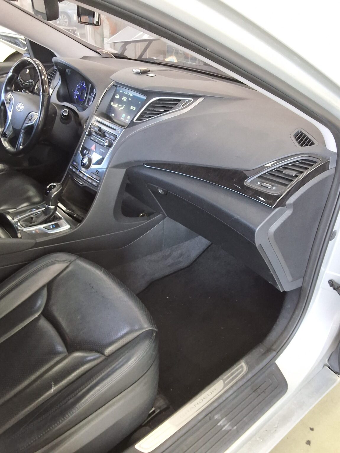 HYUNDAI GRANDEUR HG LPI RENTAL CAR MODERN 2016 - zdjęcie 14