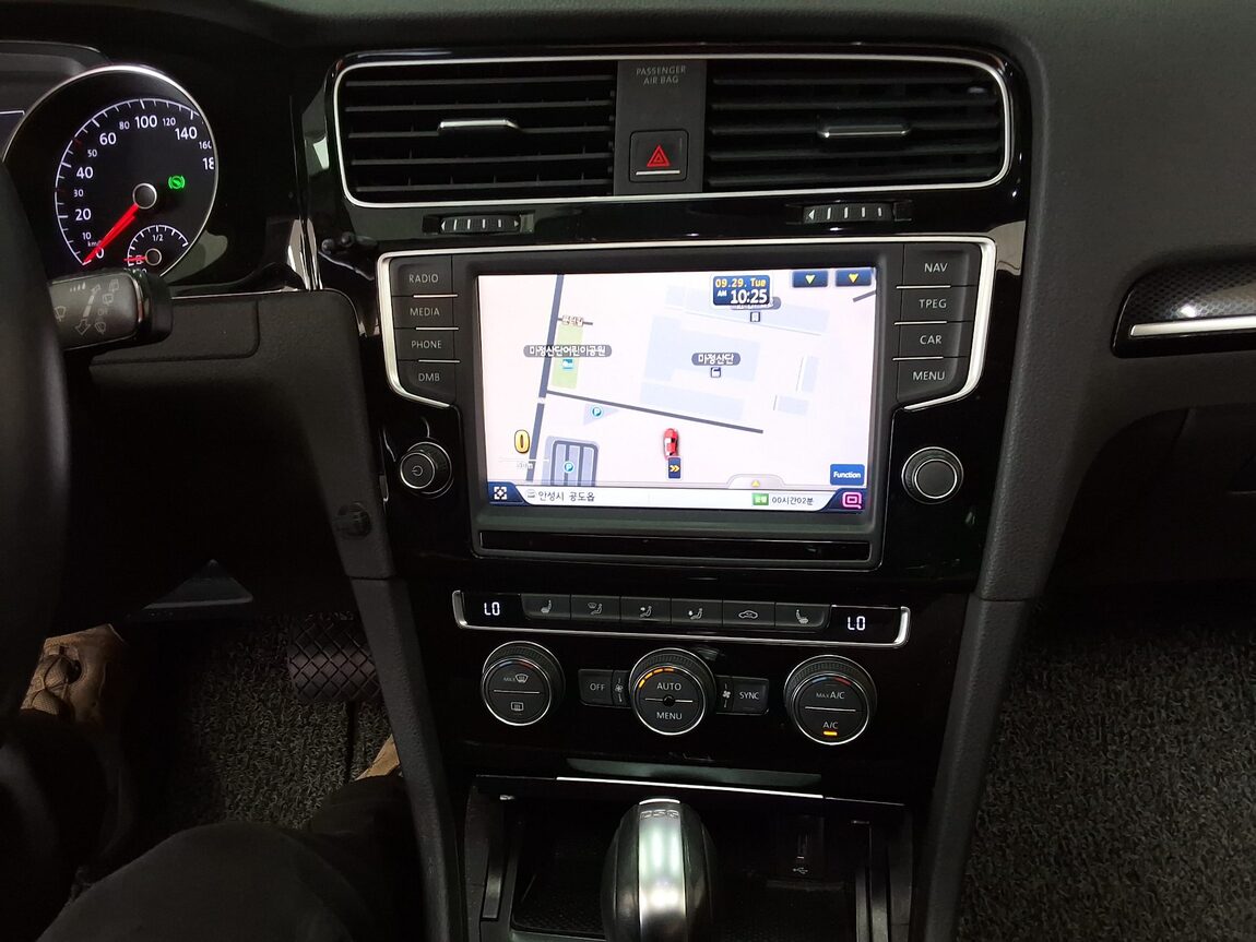 VOLKSWAGEN GOLF (7TH GEN) 2.0 TDI PREMIUM 2016 - zdjęcie 24
