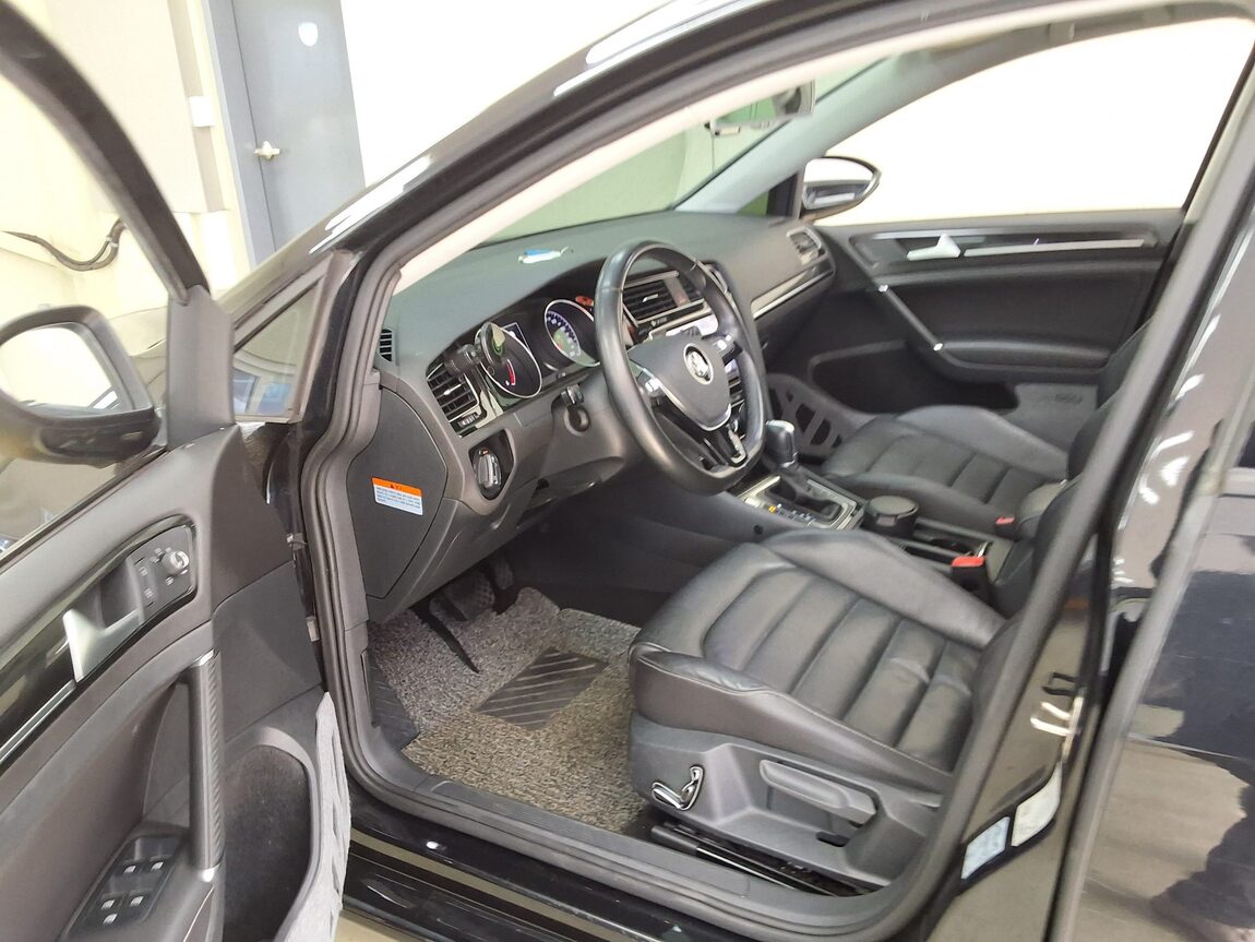 VOLKSWAGEN GOLF (7TH GEN) 2.0 TDI PREMIUM 2016 - zdjęcie 11