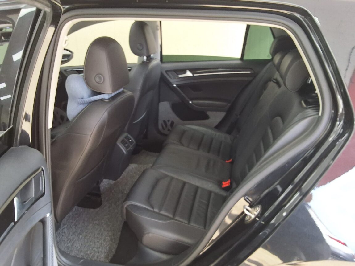 VOLKSWAGEN GOLF (7TH GEN) 2.0 TDI PREMIUM 2016 - zdjęcie 13
