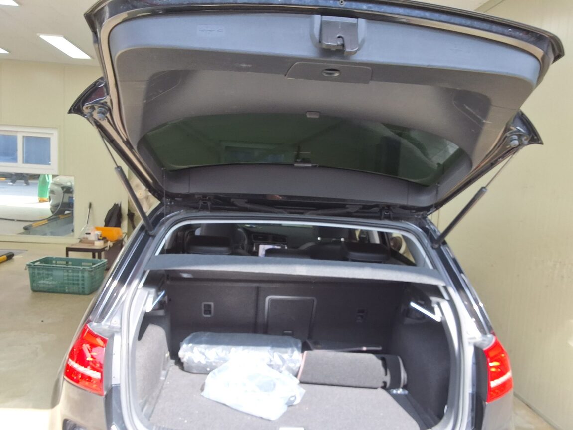 VOLKSWAGEN GOLF (7TH GEN) 2.0 TDI PREMIUM 2016 - zdjęcie 16