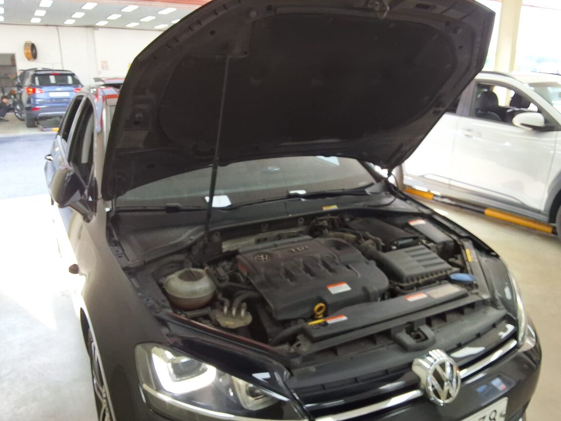 VOLKSWAGEN GOLF (7TH GEN) 2.0 TDI PREMIUM 2016 - zdjęcie 18