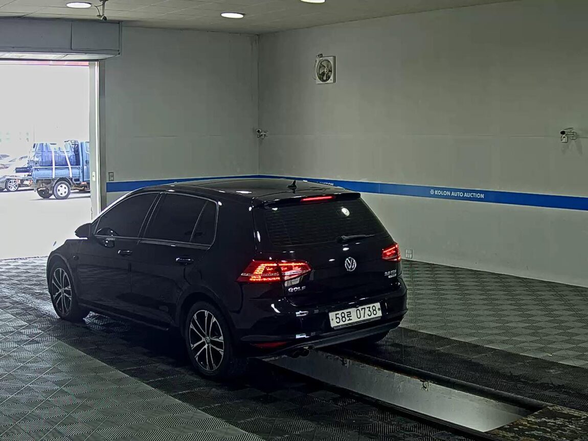 VOLKSWAGEN GOLF (7TH GEN) 2.0 TDI PREMIUM 2016 - zdjęcie 6