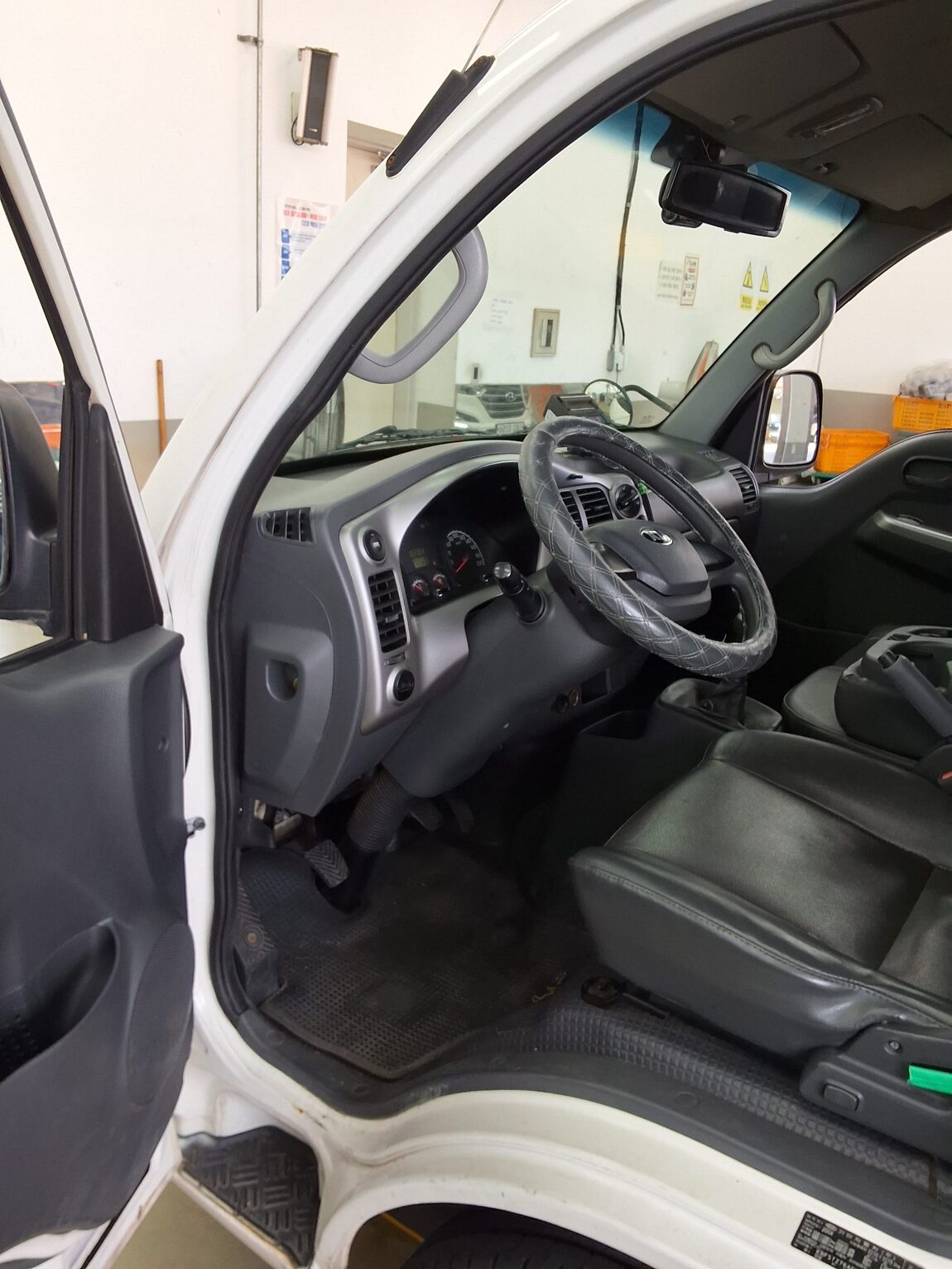 KIA BONGO III CARGO FREEZER BOX TRUCK 1 TON KING CAB 2014 - zdjęcie 10