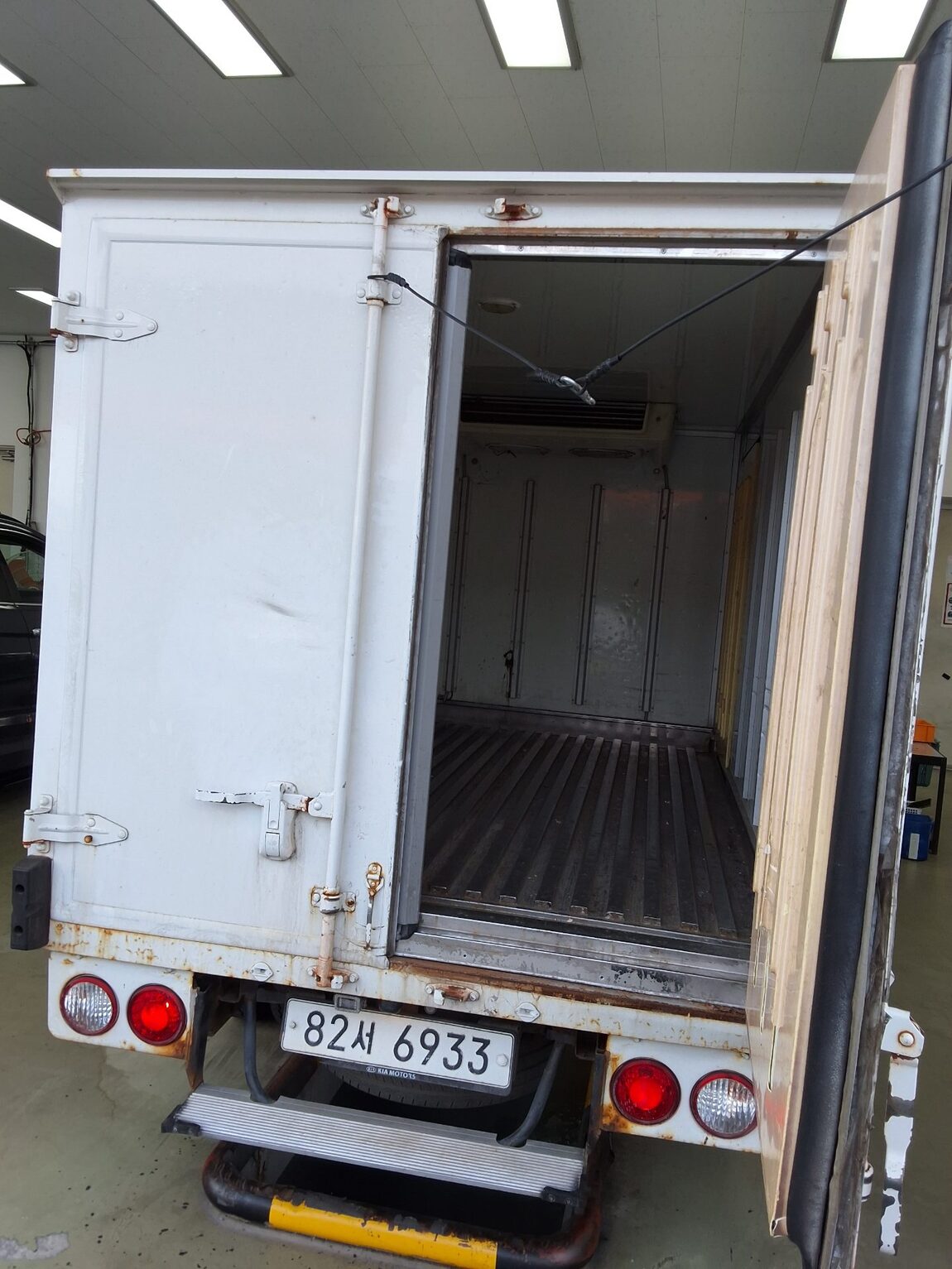 KIA BONGO III CARGO FREEZER BOX TRUCK 1 TON KING CAB 2014 - zdjęcie 13