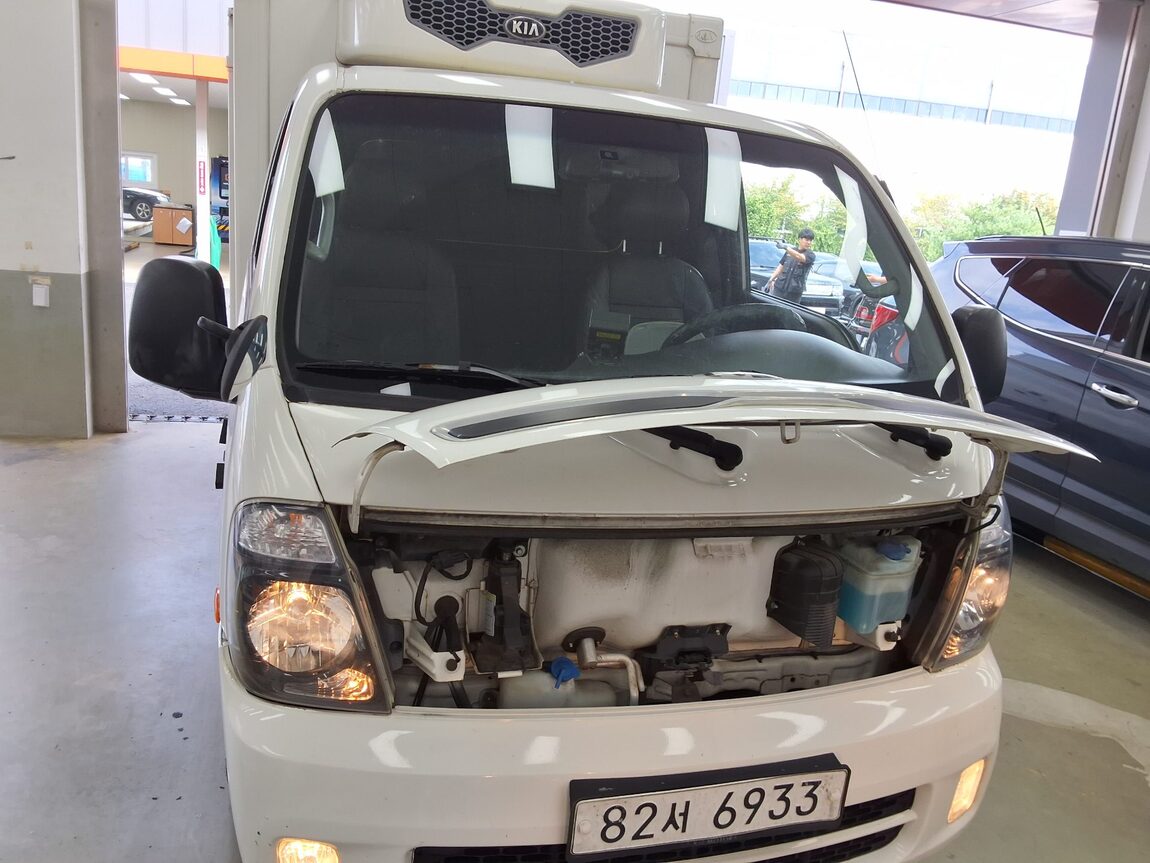 KIA BONGO III CARGO FREEZER BOX TRUCK 1 TON KING CAB 2014 - zdjęcie 17