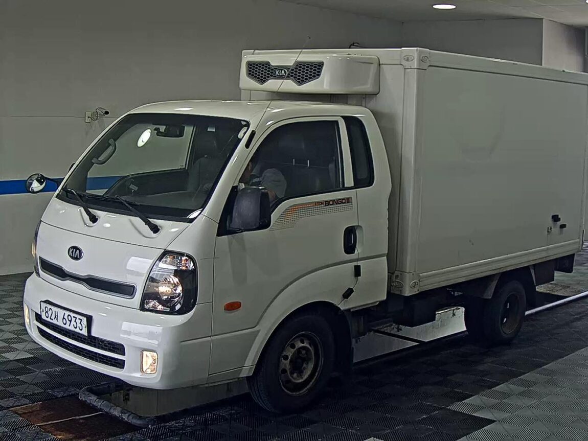 KIA BONGO III CARGO FREEZER BOX TRUCK 1 TON KING CAB 2014 - zdjęcie 2