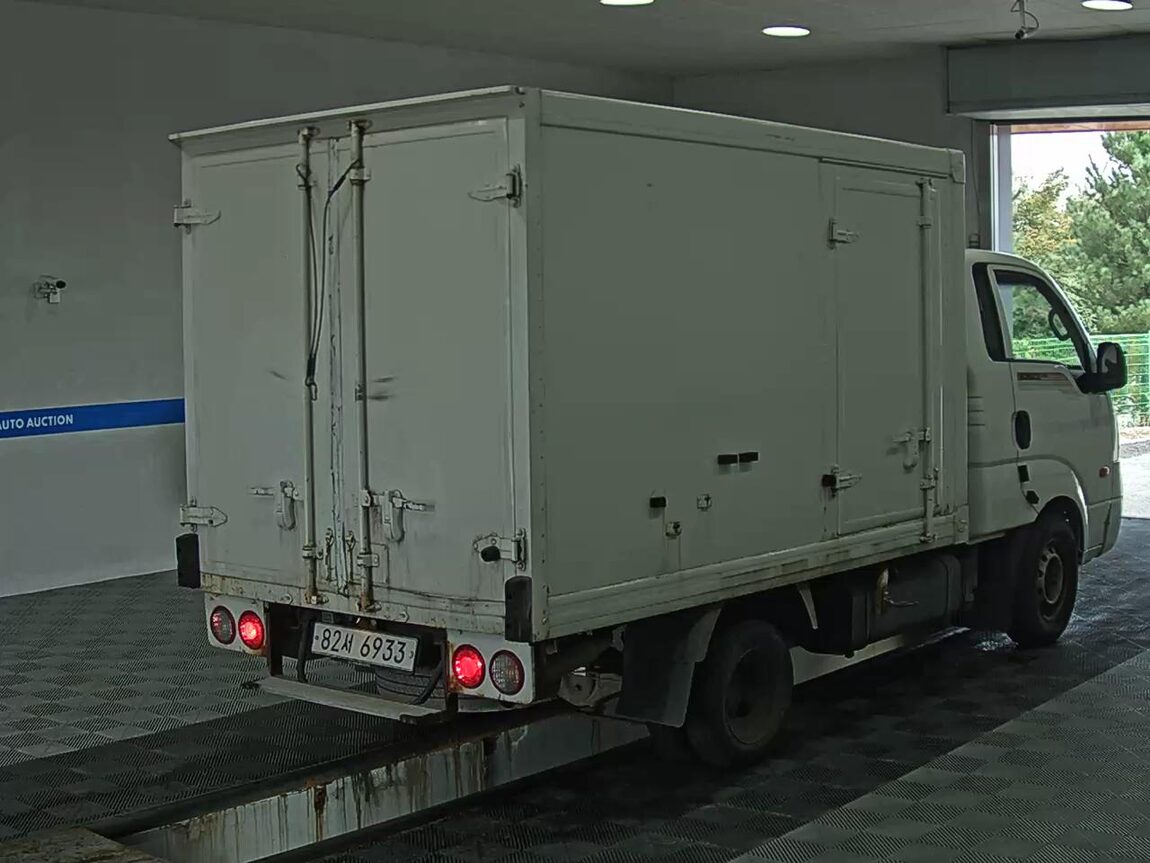 KIA BONGO III CARGO FREEZER BOX TRUCK 1 TON KING CAB 2014 - zdjęcie 5