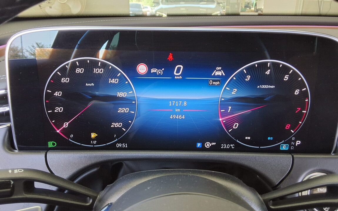 MERCEDES-BENZ E-CLASS (6TH GEN) E200 AVANTGARDE 2024 - zdjęcie 9