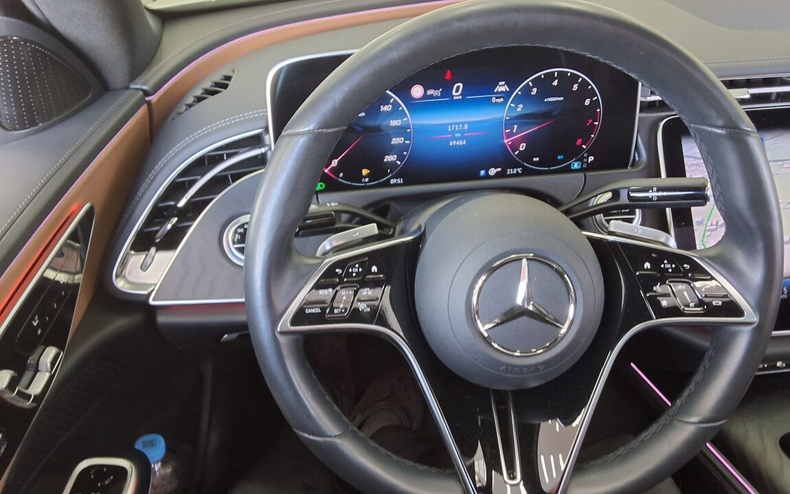 MERCEDES-BENZ E-CLASS (6TH GEN) E200 AVANTGARDE 2024 - zdjęcie 17