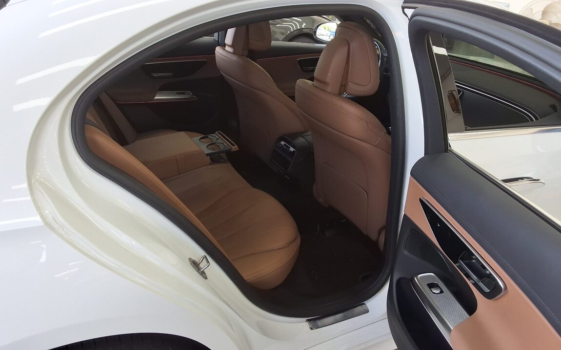 MERCEDES-BENZ E-CLASS (6TH GEN) E200 AVANTGARDE 2024 - zdjęcie 13