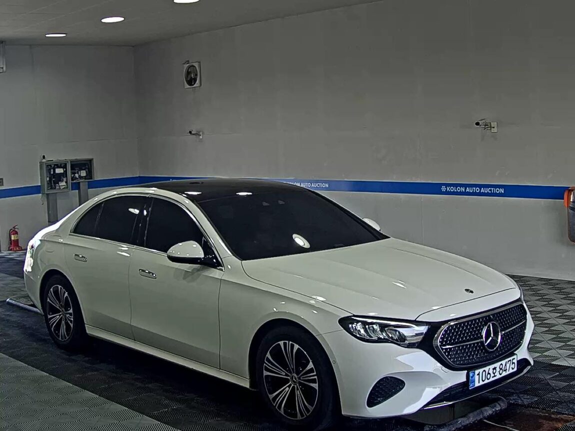 MERCEDES-BENZ E-CLASS (6TH GEN) E200 AVANTGARDE 2024 - zdjęcie 3