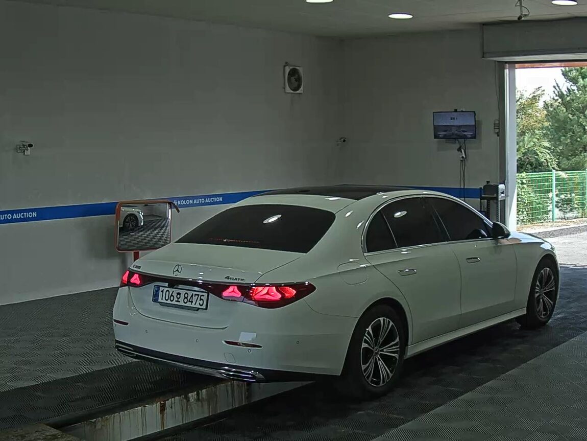 MERCEDES-BENZ E-CLASS (6TH GEN) E200 AVANTGARDE 2024 - zdjęcie 5