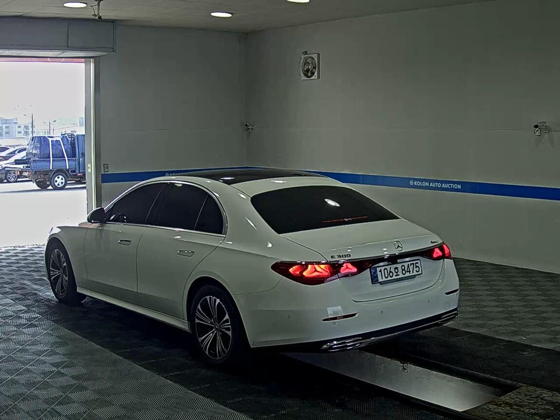 MERCEDES-BENZ E-CLASS (6TH GEN) E200 AVANTGARDE 2024 - zdjęcie 6