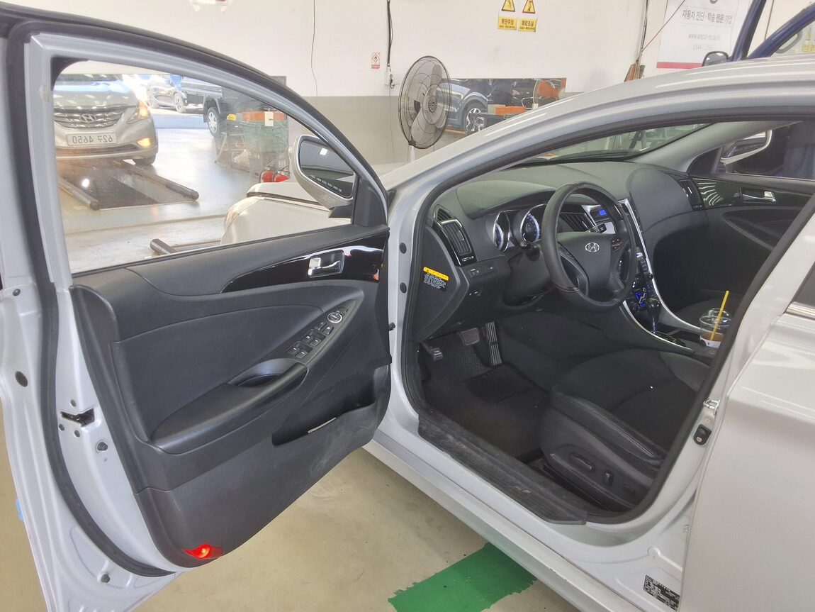 HYUNDAI YF SONATA LPI DISABLED VEHICLE LUXURY 2011 - zdjęcie 10