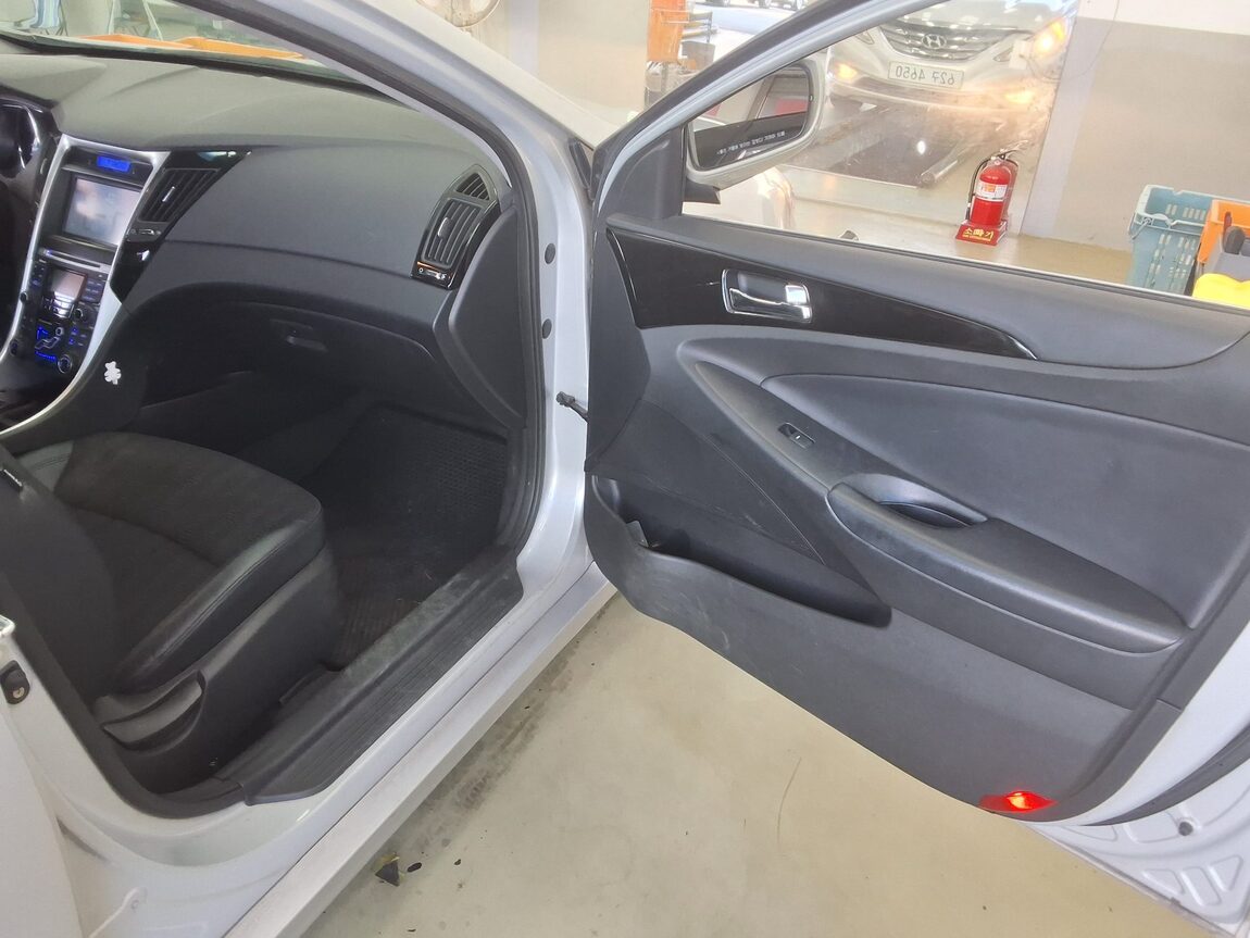 HYUNDAI YF SONATA LPI DISABLED VEHICLE LUXURY 2011 - zdjęcie 14
