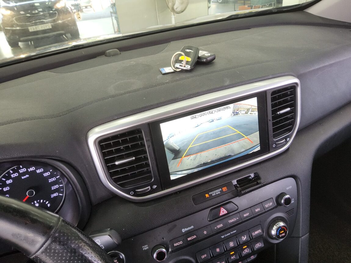 KIA SPORTAGE THE BOLD R2.0 DIESEL 2WD PRESTIGE 2019 - zdjęcie 17