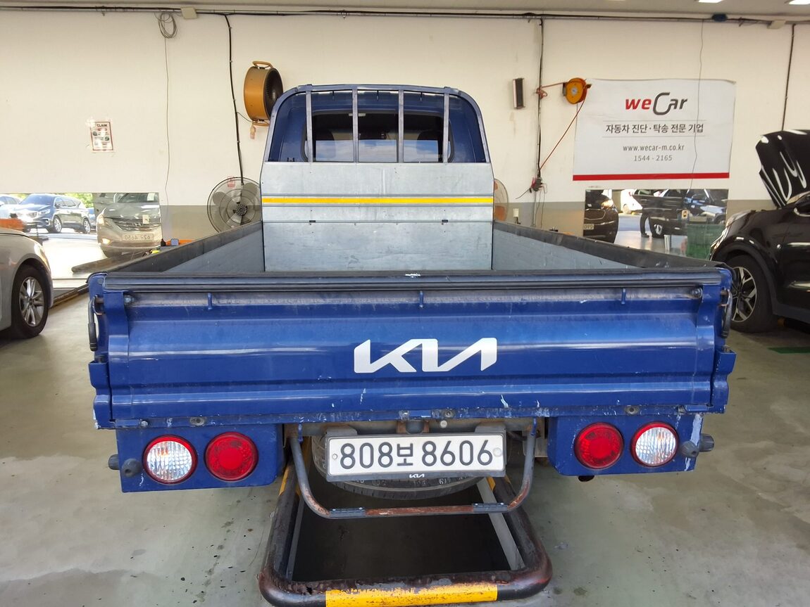 KIA THE NEW BONGO III CARGO 1 TON LPG KING CAB EXTRA LONG WHEELBASE GL 2022 - zdjęcie 12