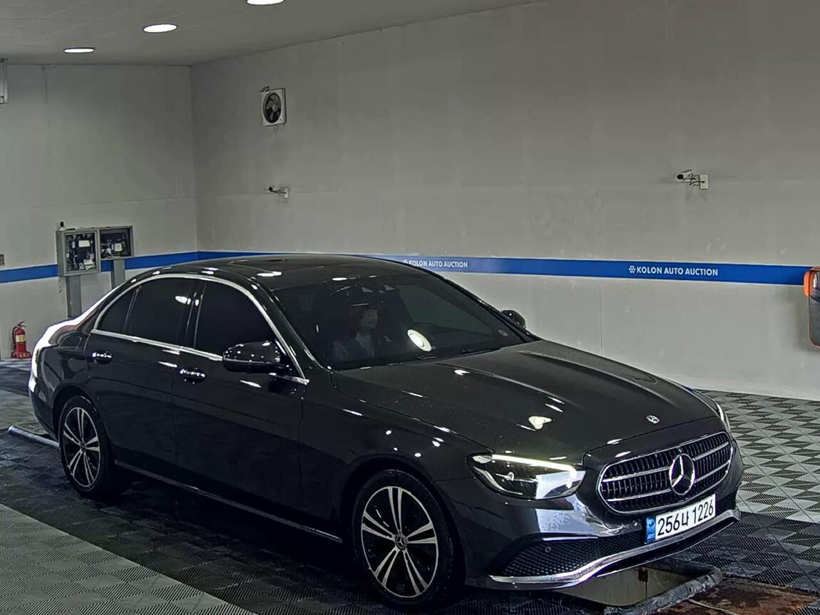 MERCEDES-BENZ E-CLASS (5TH GEN) E250 AVANTGARDE 2022 - zdjęcie 3