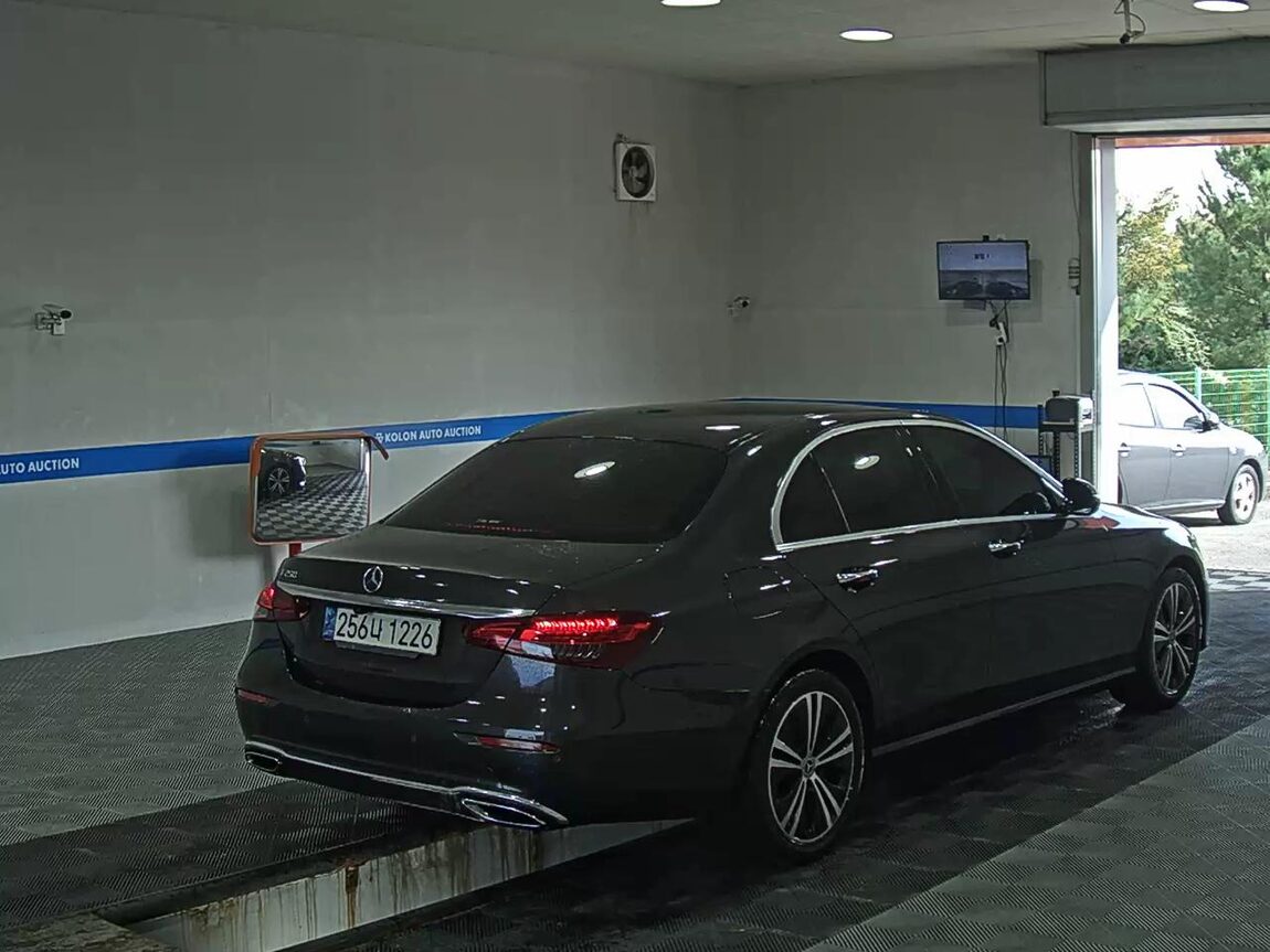 MERCEDES-BENZ E-CLASS (5TH GEN) E250 AVANTGARDE 2022 - zdjęcie 5