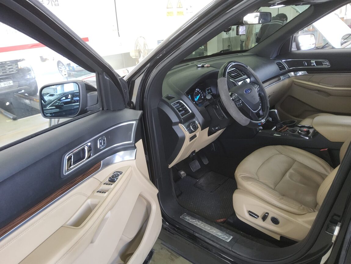 FORD EXPLORER (5TH GEN) 2.3 AWD LIMITED 2017 - zdjęcie 10