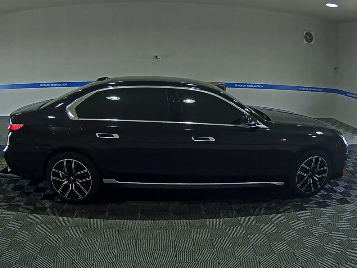 BMW 7 SERIES (7TH GEN) 740i xDRIVE M SPORT 2024 - zdjęcie 4