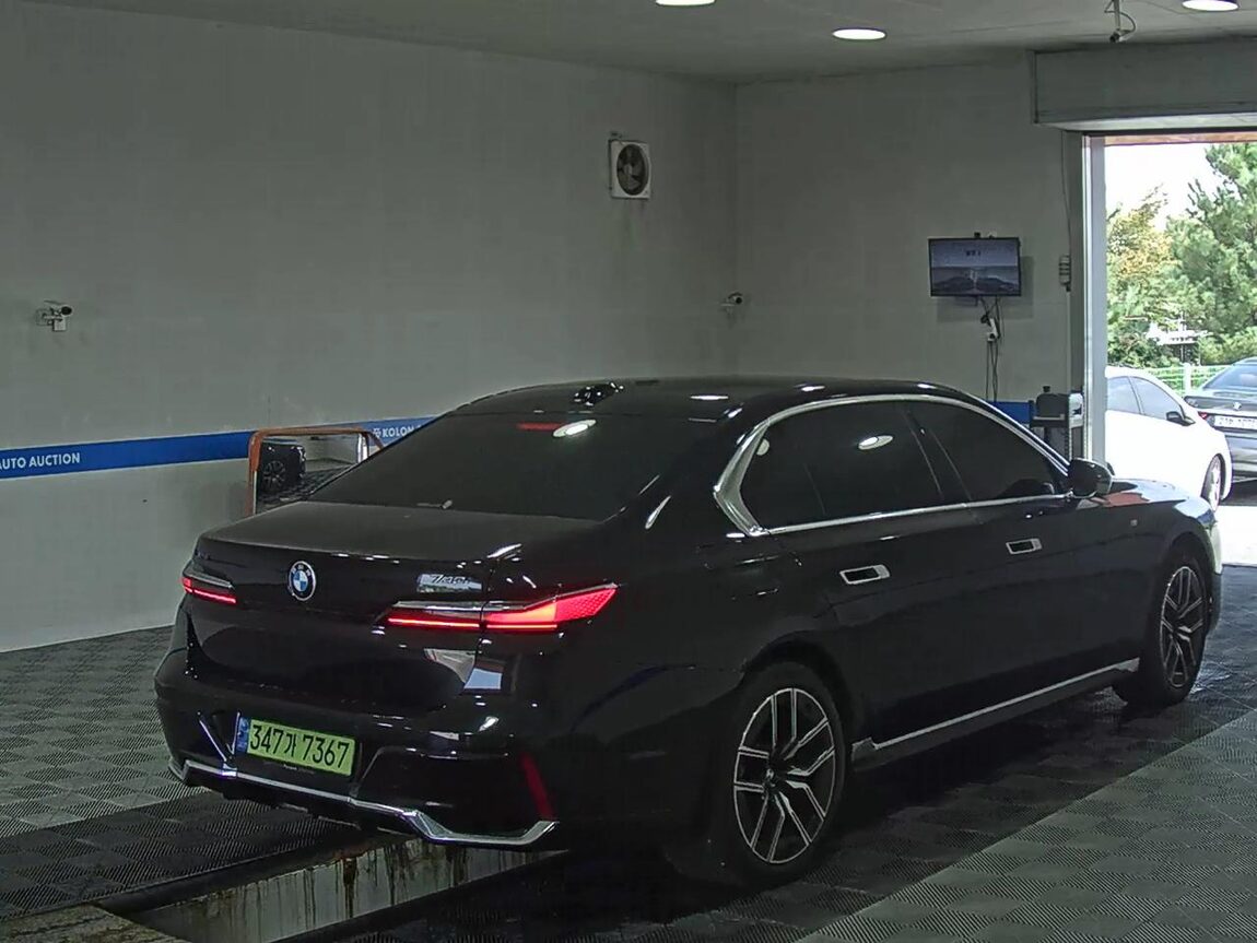 BMW 7 SERIES (7TH GEN) 740i xDRIVE M SPORT 2024 - zdjęcie 5