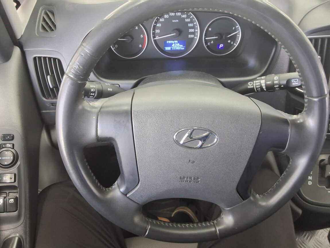HYUNDAI THE NEW GRAND STAREX 5-SEATER DIESEL VAN SMART 2019 - zdjęcie 17