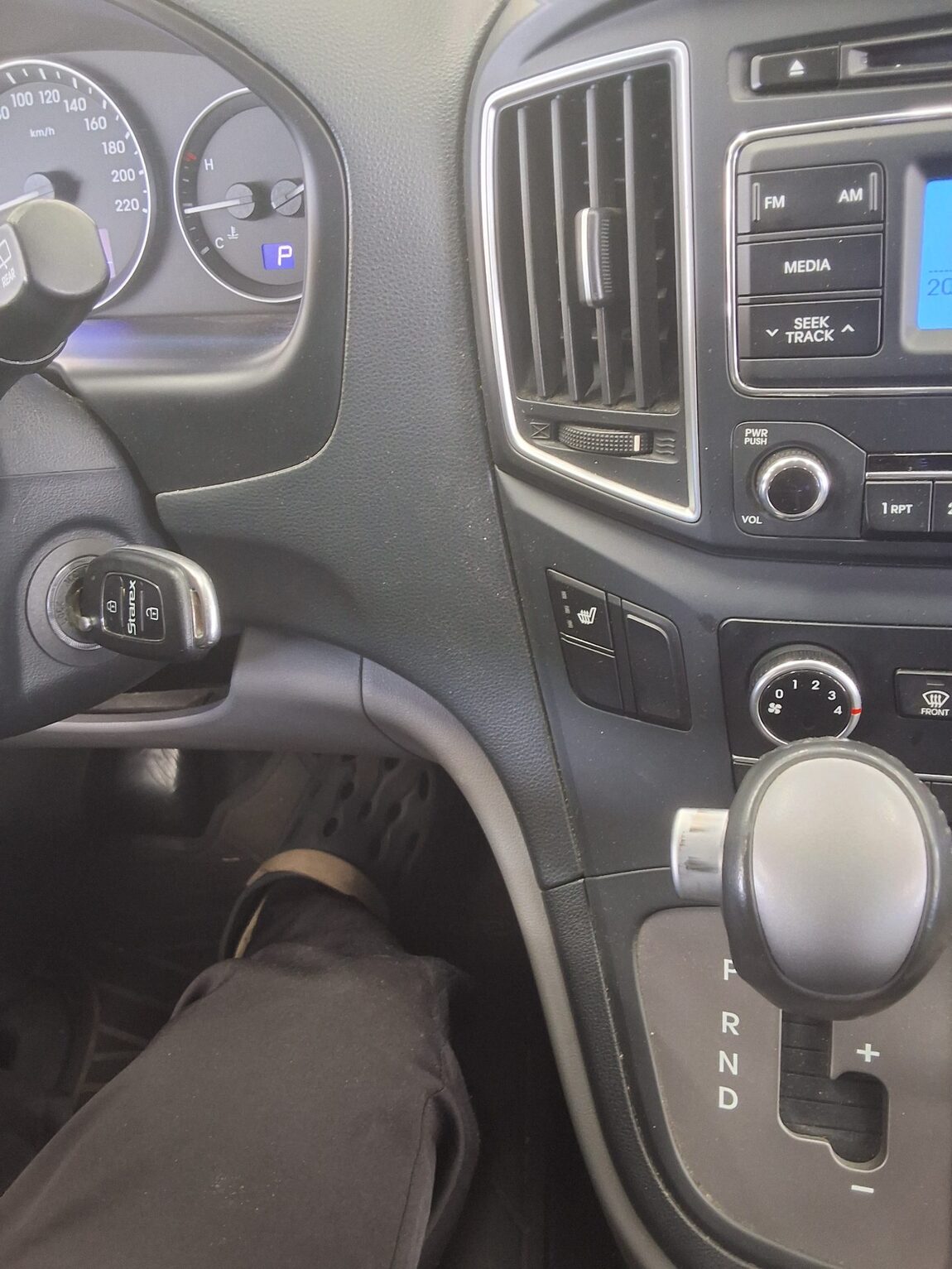 HYUNDAI THE NEW GRAND STAREX 5-SEATER DIESEL VAN SMART 2019 - zdjęcie 18