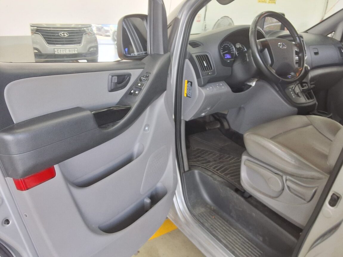 HYUNDAI THE NEW GRAND STAREX 5-SEATER DIESEL VAN SMART 2019 - zdjęcie 10