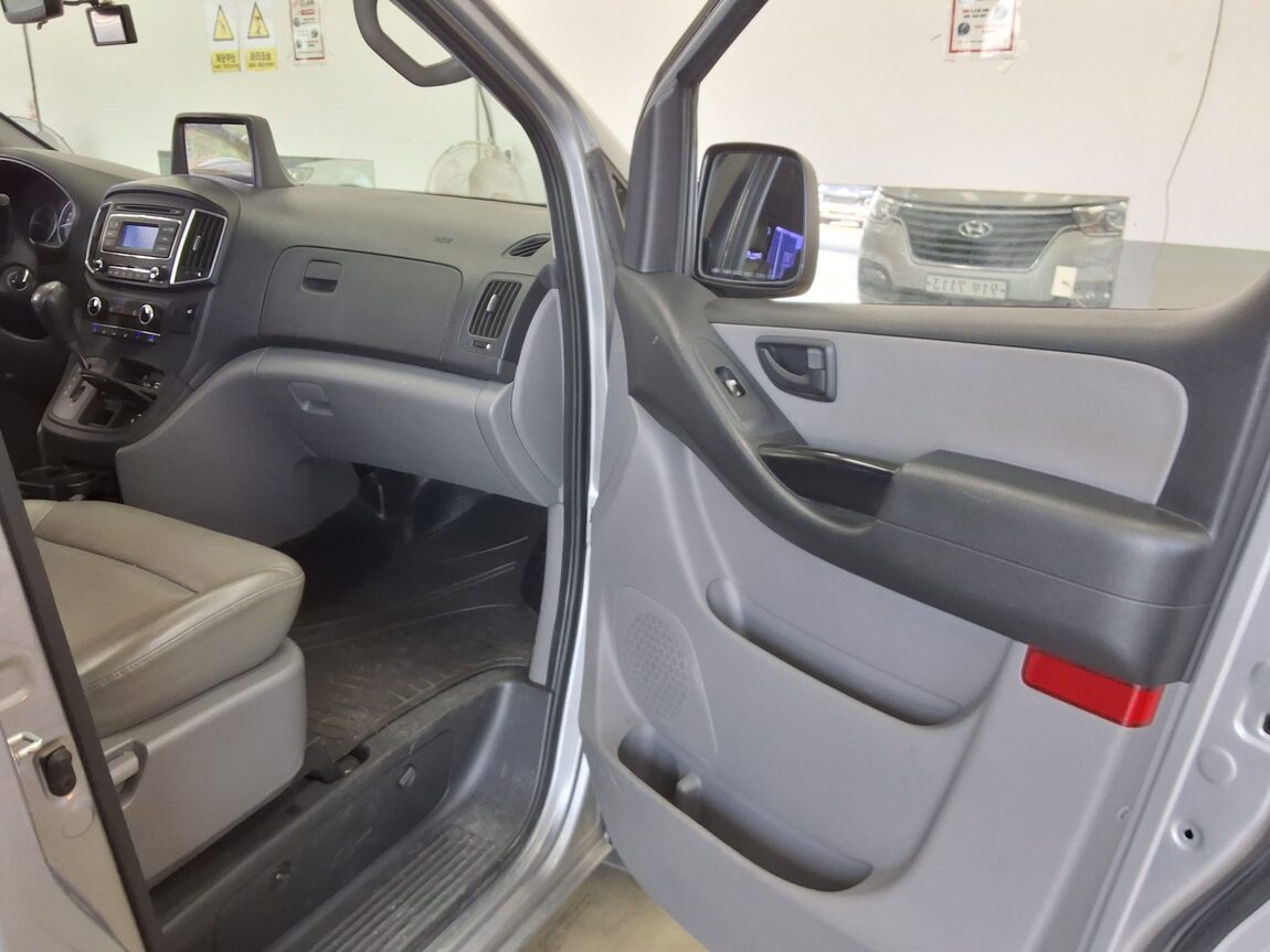 HYUNDAI THE NEW GRAND STAREX 5-SEATER DIESEL VAN SMART 2019 - zdjęcie 14
