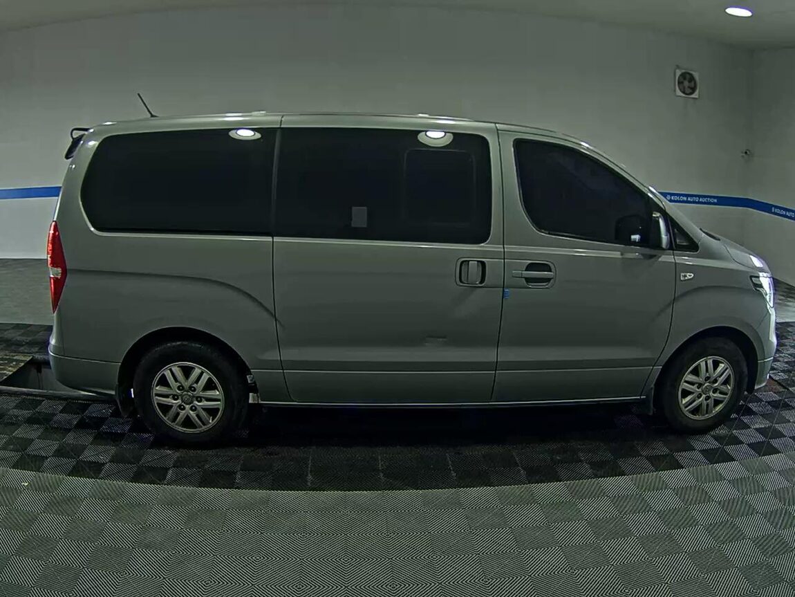 HYUNDAI THE NEW GRAND STAREX 5-SEATER DIESEL VAN SMART 2019 - zdjęcie 4