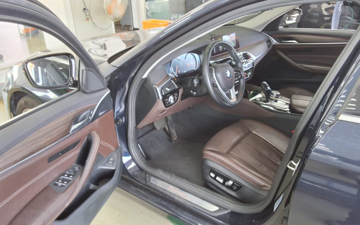 BMW 5 SERIES (7TH GEN) 520d LUXURY LINE PLUS 2018 - zdjęcie 10