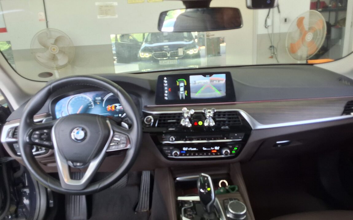 BMW 5 SERIES (7TH GEN) 520d LUXURY LINE PLUS 2018 - zdjęcie 11