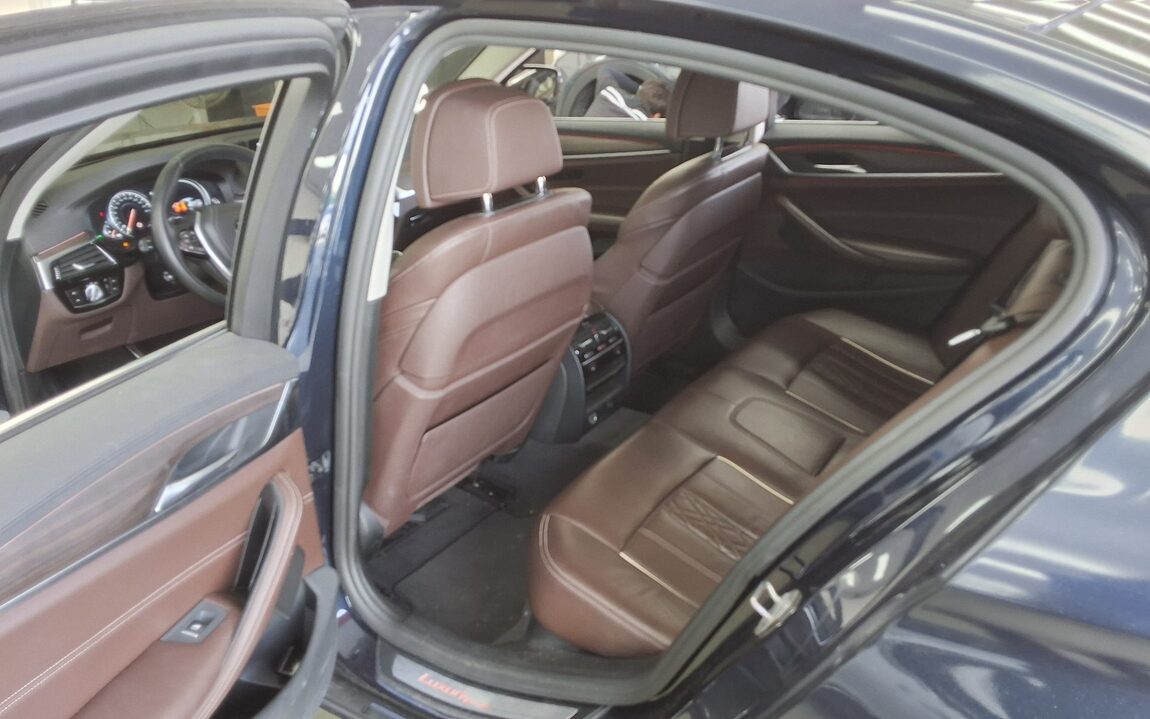 BMW 5 SERIES (7TH GEN) 520d LUXURY LINE PLUS 2018 - zdjęcie 12