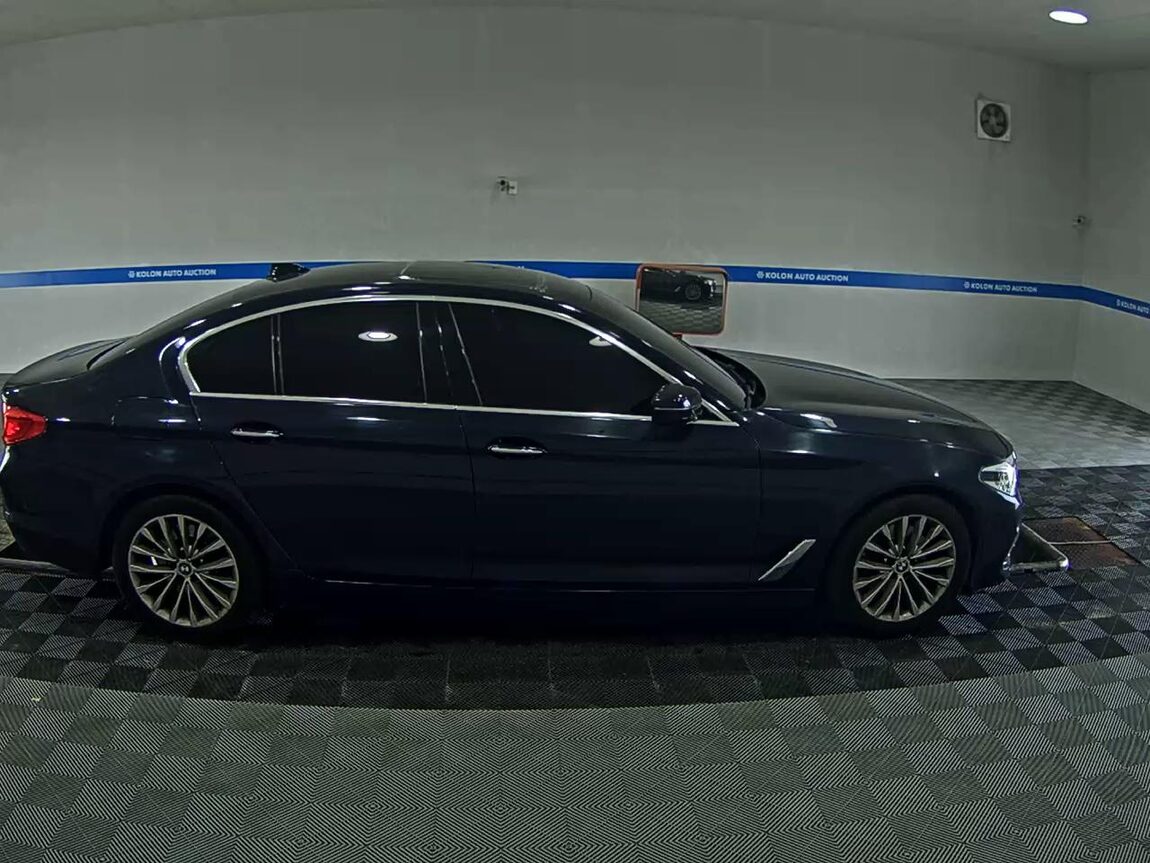 BMW 5 SERIES (7TH GEN) 520d LUXURY LINE PLUS 2018 - zdjęcie 4