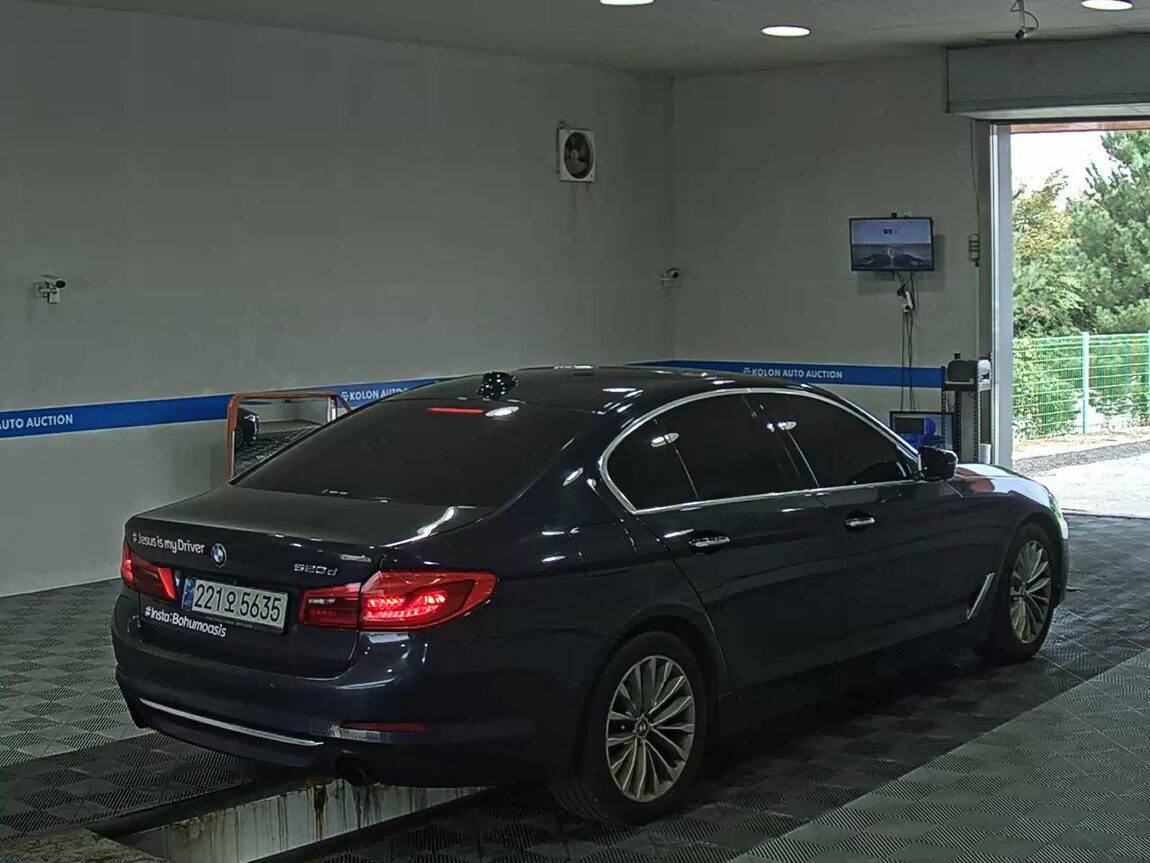 BMW 5 SERIES (7TH GEN) 520d LUXURY LINE PLUS 2018 - zdjęcie 5